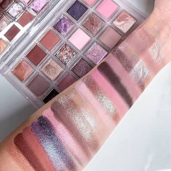 Huda Beauty Rose Quartz Eyeshadow Palette - Elara Global