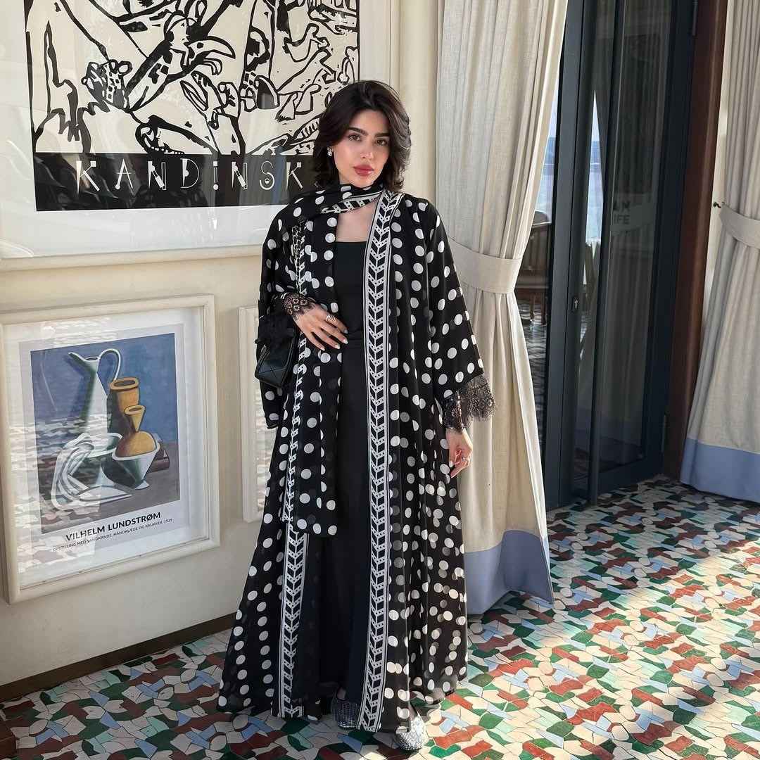 The Monochrome Abaya Set
(EG142)