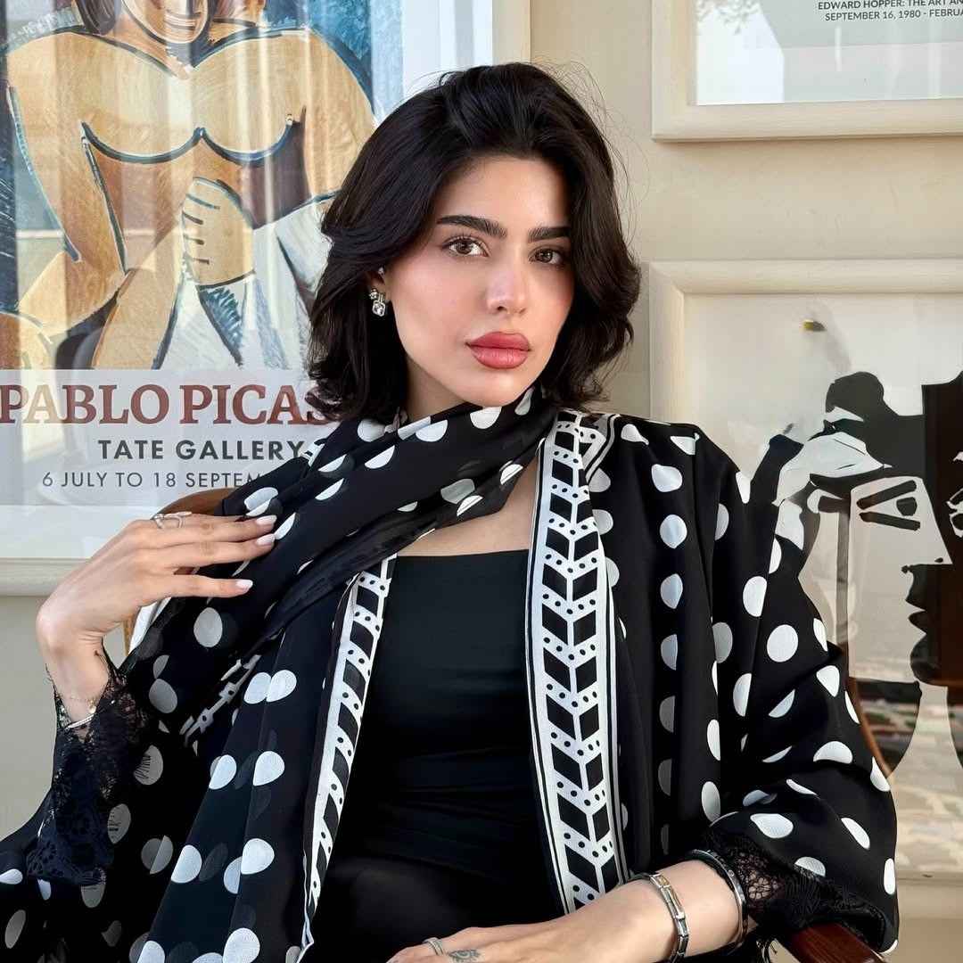 The Monochrome Abaya Set
(EG142)